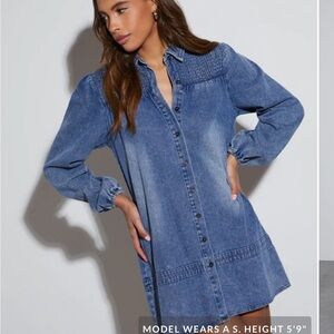 Vici denim collared dress. New without tags. Size medium